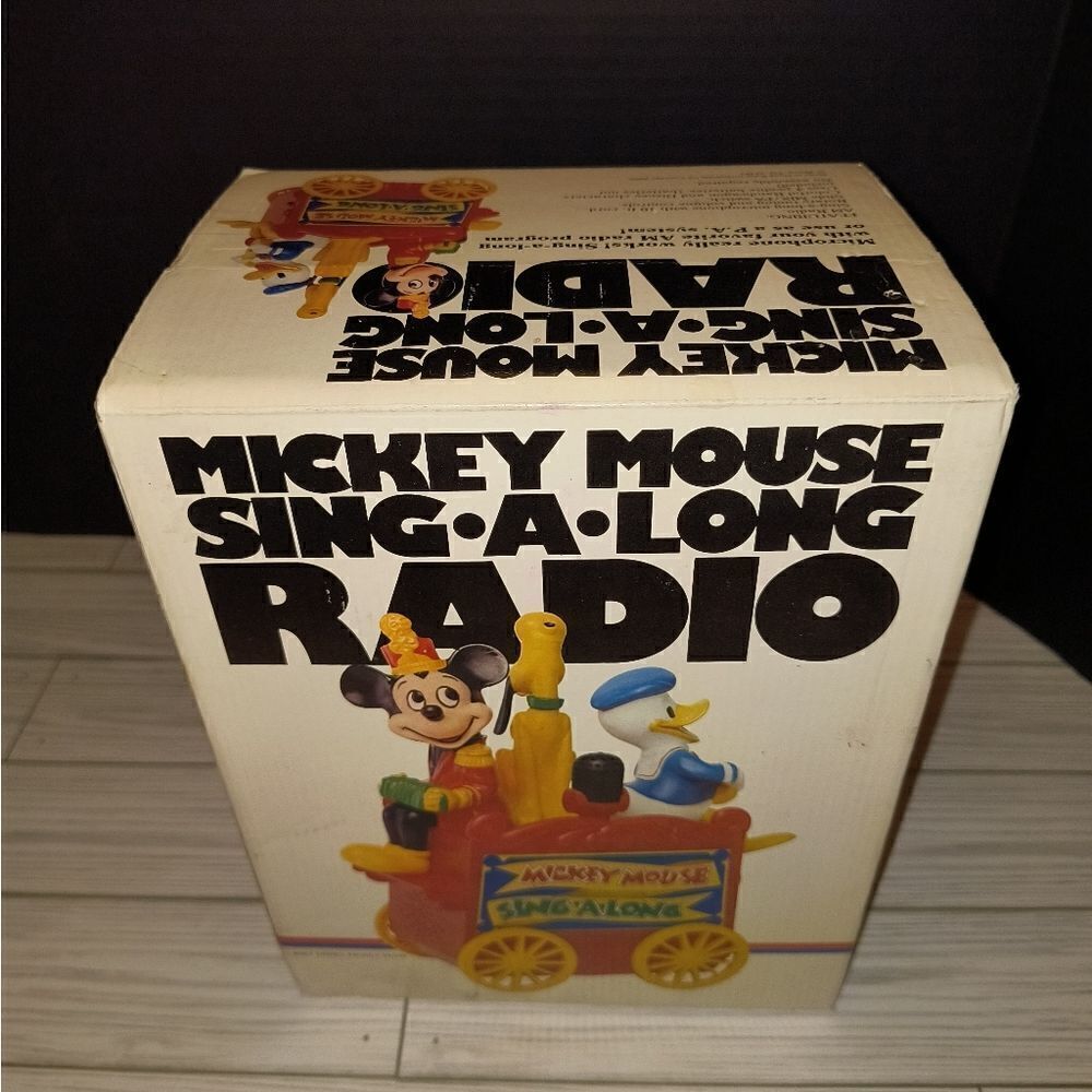 Disney Mickey Mouse Donald Duck Vintage Sing a Long Radio in Original Box